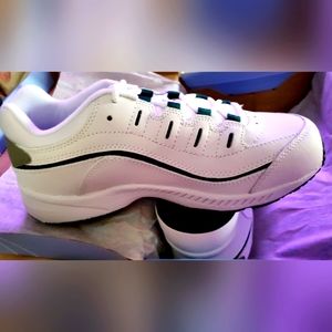 Easy Spirit shoes, white, woman's 8-1/2W